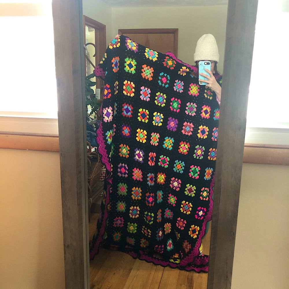 VINTAGE HANDMADE CROCHET GRANNY SQUARE BLANKET